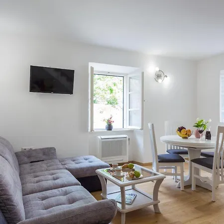 Palace Crodux - Old Town *