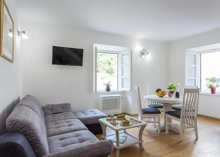 Palace Crodux - Old Town *